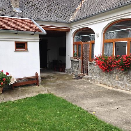 Petra Apartmanok Велем Екстер'єр фото