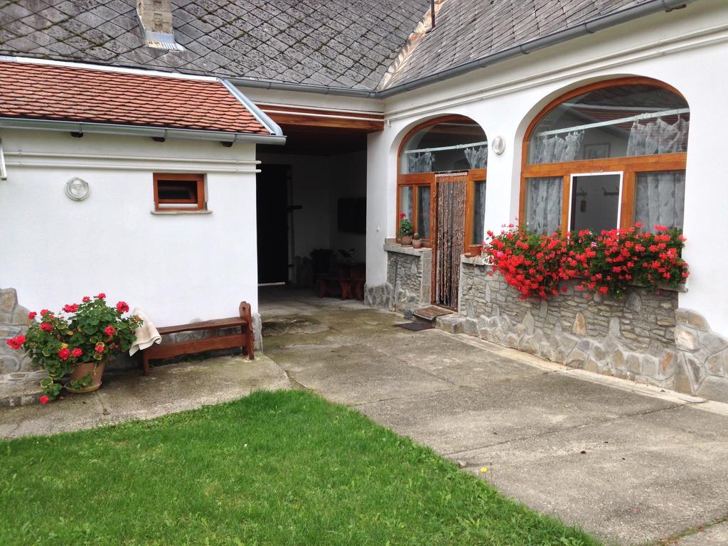 Petra Apartmanok Велем Екстер'єр фото