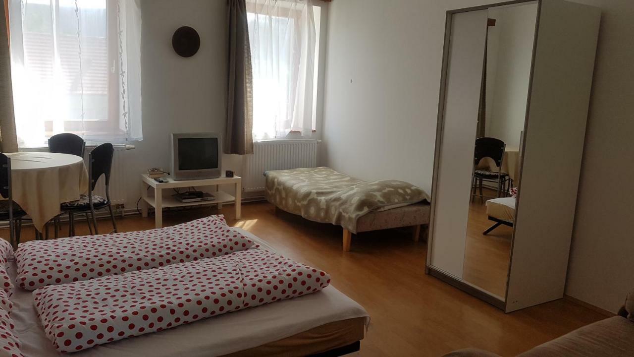 Petra Apartmanok Велем Екстер'єр фото